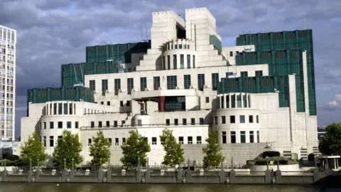The UK's Secret Intelligence Service Introduces Dark Web Portal to Lure Agents in the Russian Federation